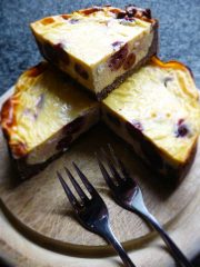 Käsekuchen mit Kirschen